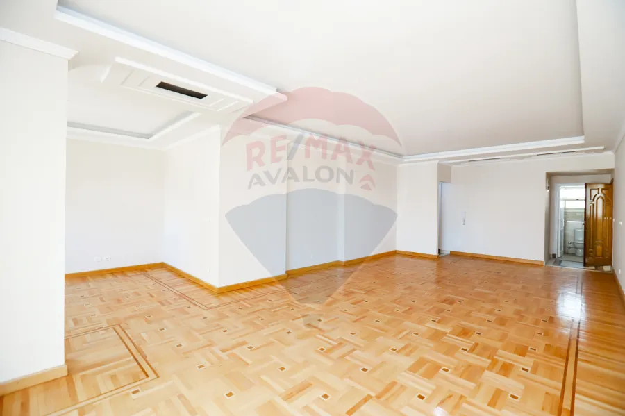 شقة للبيع ٢١٢ م جليم (شارع ابو قير الرئيسي)