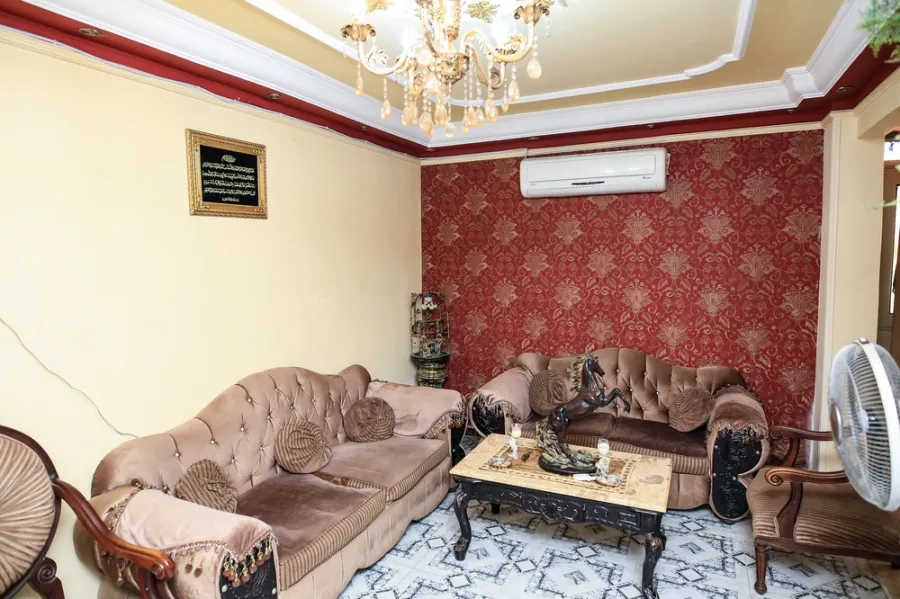 شقة للبيع 250م سيدي جابر (خطوات من البحر)