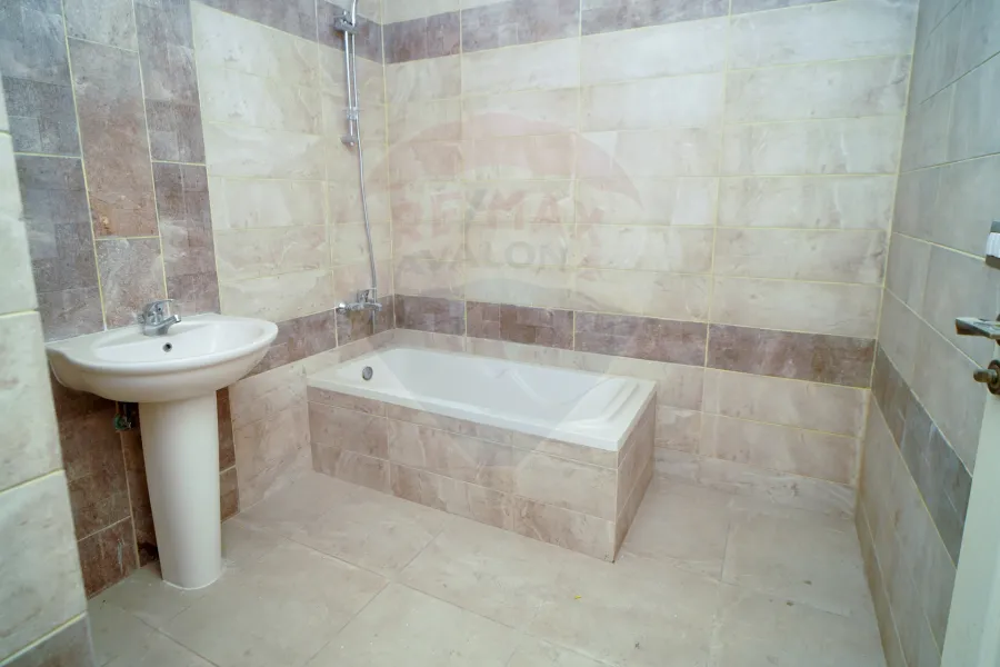 مقر اداري للايجار 300 م سموحة (بيتك ف النادي)