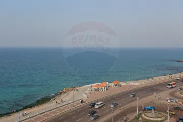 شقة للبيع 145م كامب شيزار (علي البحر مباشرة)