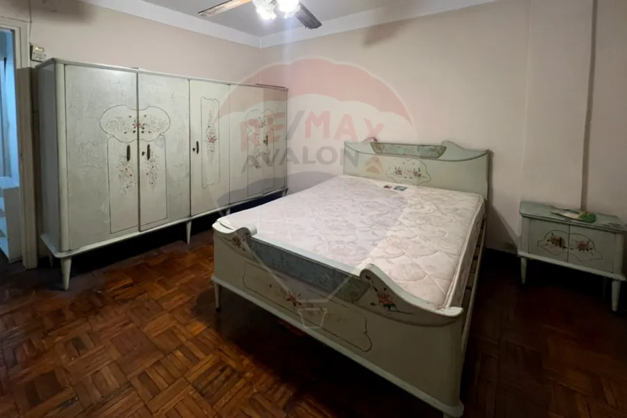 Furnished apartment for rent 135 m Stanly (Steps from the sea)