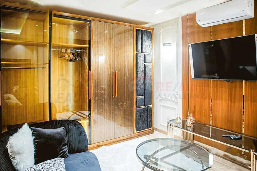 شقة للبيع 195 م كفر عبده (عمارة براند - ش سانت جيني)