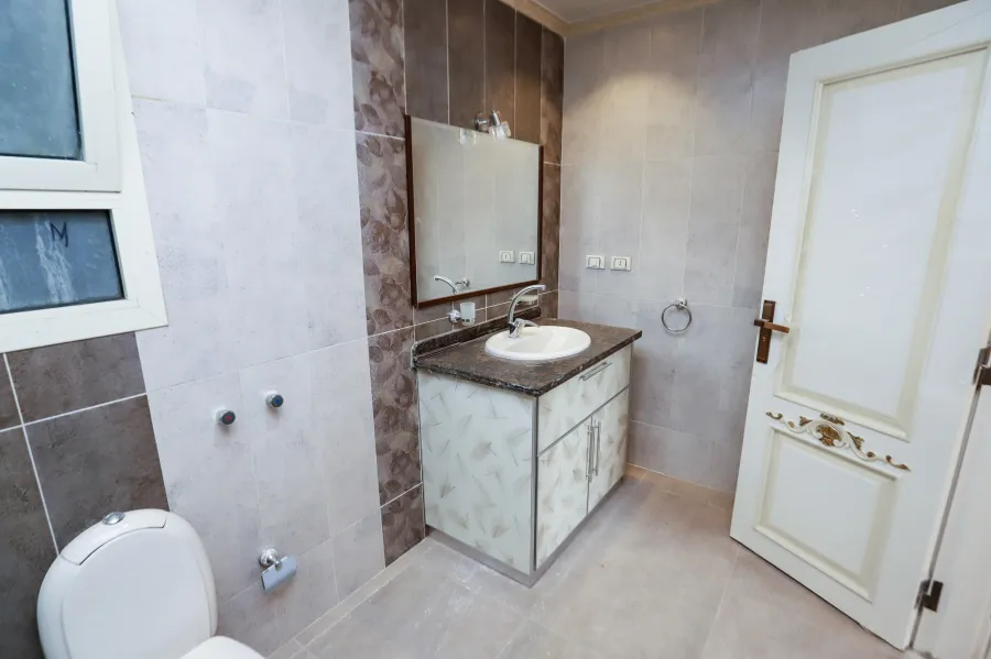 شقة للبيع 297 م الشاطبي (امام حديقة الشلالات)