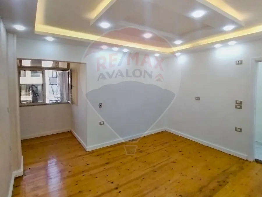 شقة للايجار 220 م لوران (علي الترام مباشر)