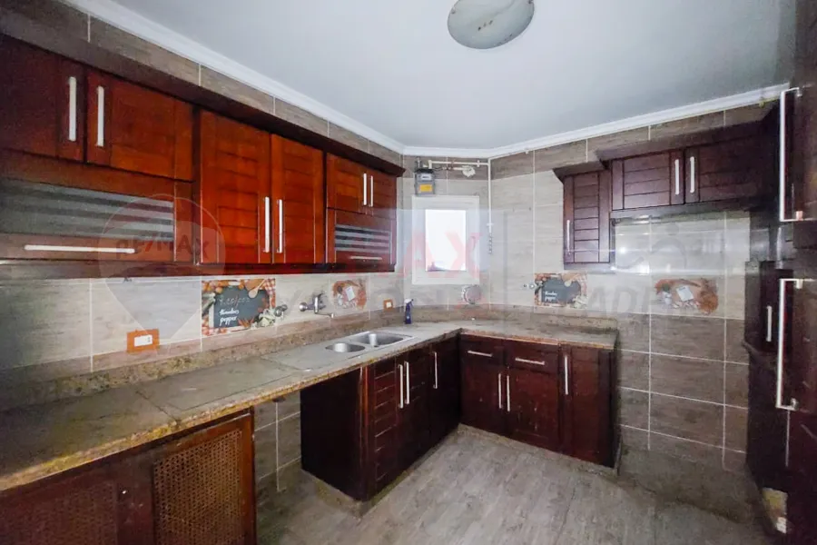 Apartment for rent 230 m Sporting (steps from the tram)