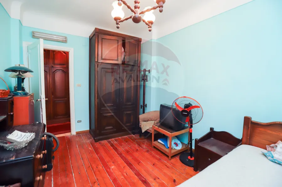 شقة للبيع 200 م كفر عبده (ش علي باشا ذو الفقار)