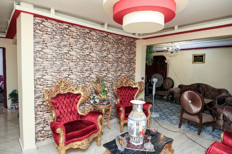 شقة للبيع 250م سيدي جابر (خطوات من البحر)