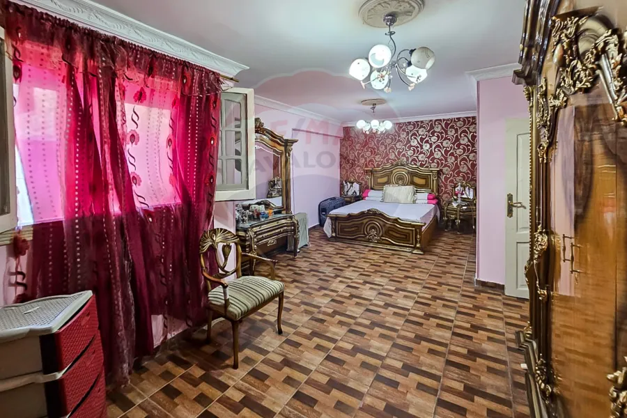 شقة للبيع 140 م كفر عبده (ش سكينة بنت الحسين)