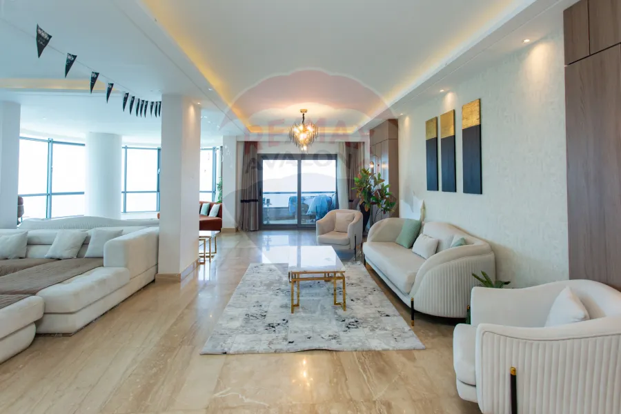 شقة للبيع 235 م ستانلي (علي البحر مباشرة - عمارة براند)