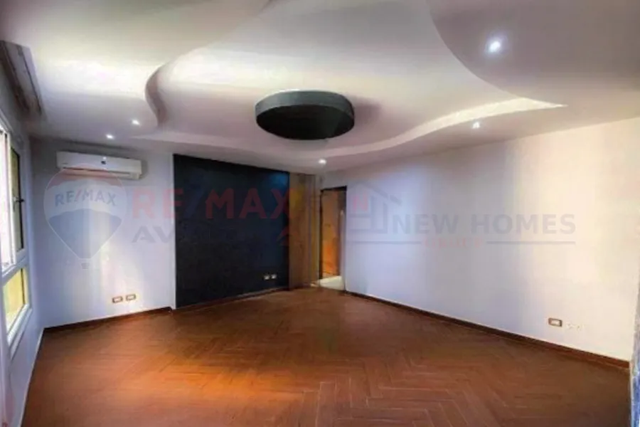 شقة للبيع 235 م جليم ( ش ابو قير - عمارة براند )