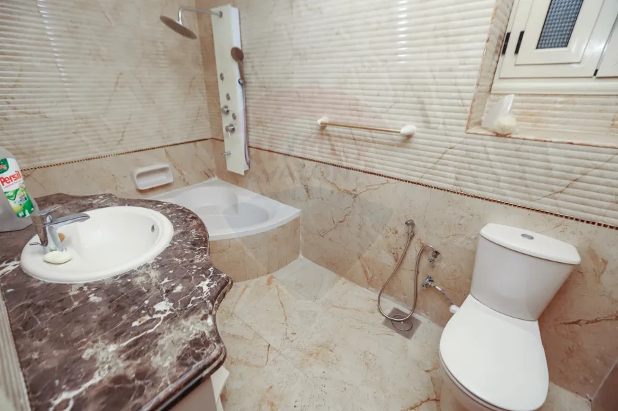 شقه للبيع 117م زيزينيا (خطوات من شارع أبوقير)