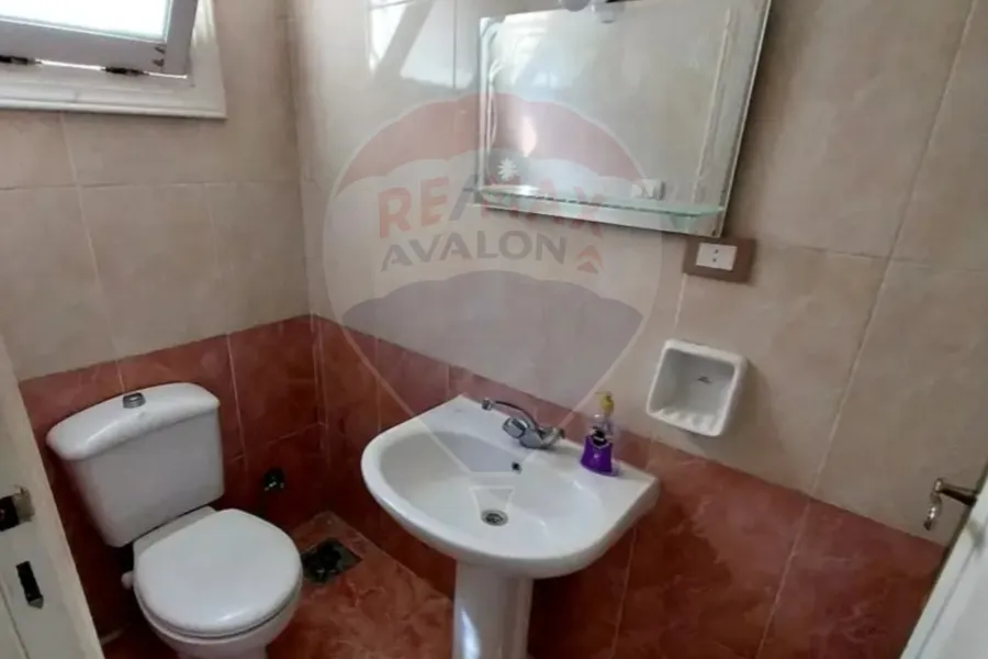 شقة للبيع 200 م محطة الرمل (خطوات من البحر)