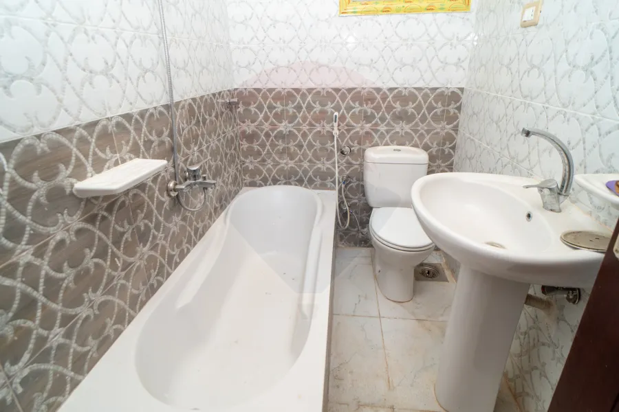 شقه للايجار 176م لوران (متفرع من ش الاقبال)