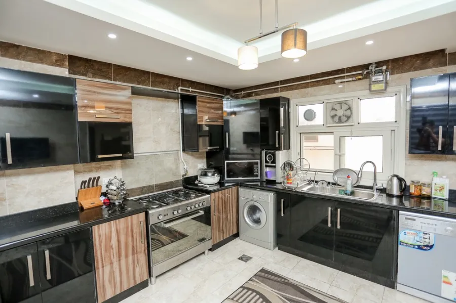 Apartment for Sale 270m Stanly (Near To Korniesh Road)