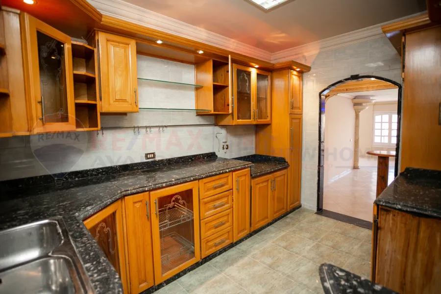 شقة للبيع 180م  لوران (متفرع من ش الاقبال)