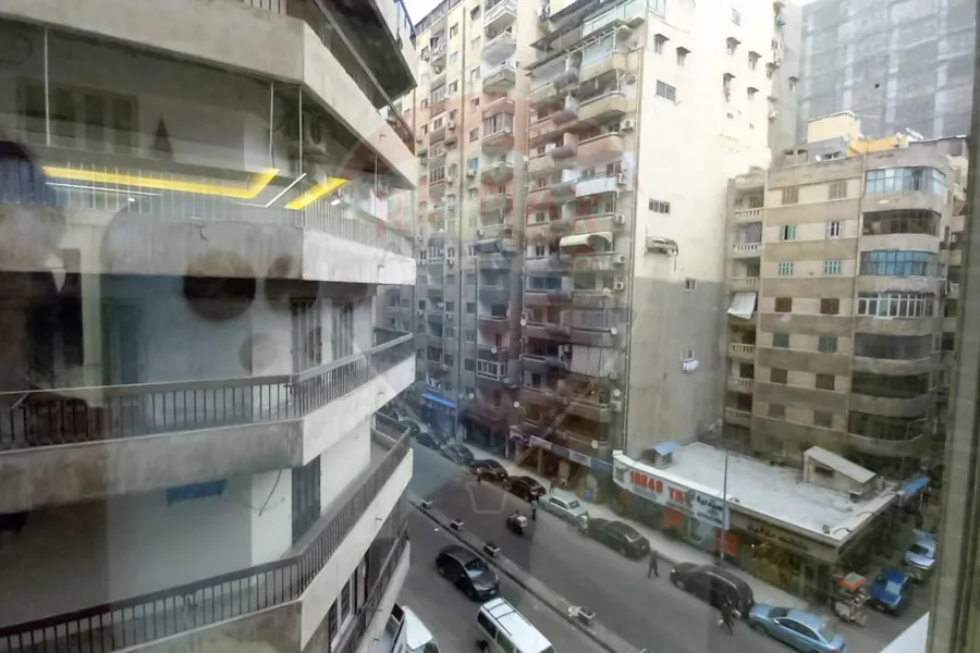 شقة للبيع 165 م ميامي (ش جمال عبد الناصر)