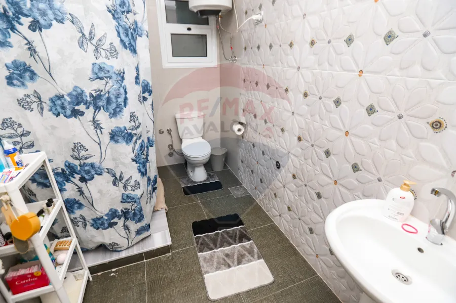 شقة للبيع 151 م كفر عبده ( خطوات من ميدان سانت جيني  )