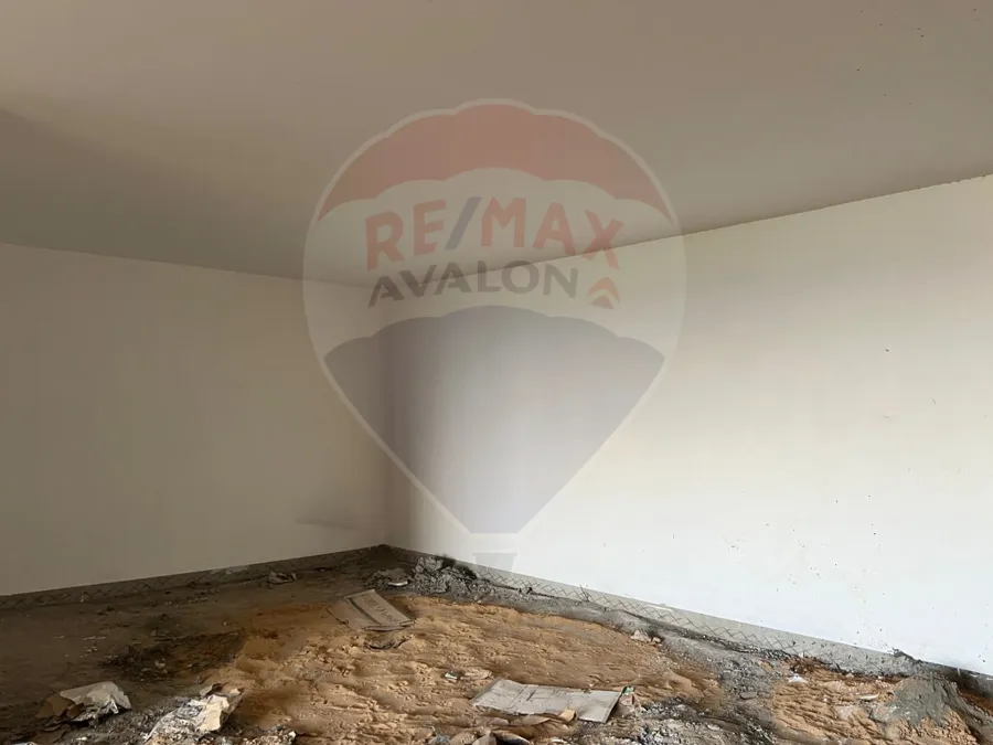 شقة للبيع 350 م زيزنيا (خطوات من البحر)