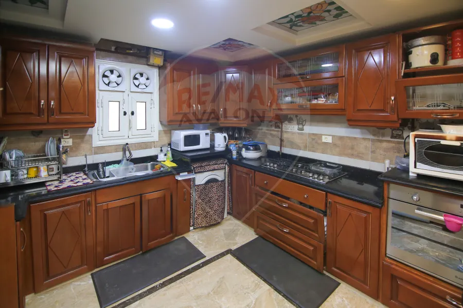 شقة للبيع 240 م محرم بك (ش المأمون مباشرة)