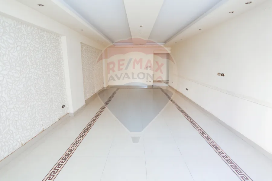 شقة للبيع 160 م زيزينيا ( ش مصطفي عبد الرازق )