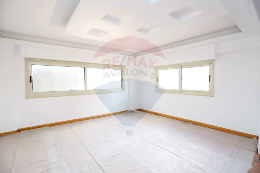 Apartment for sale 190 m Sporting (Steps from Sporting club.)