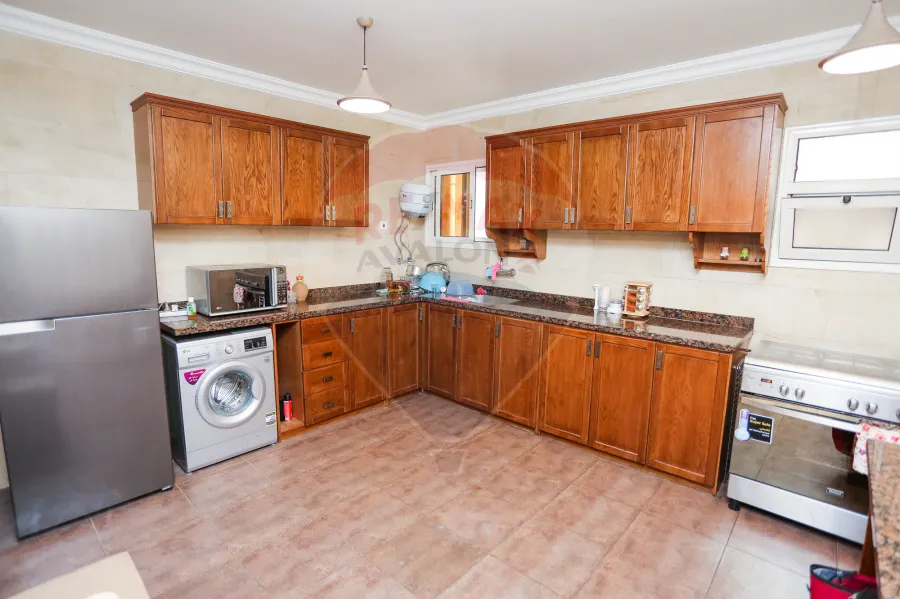 شقة للبيع 194 م زيزينيا (كومباوند بشارع ابو قير الرئيسي)