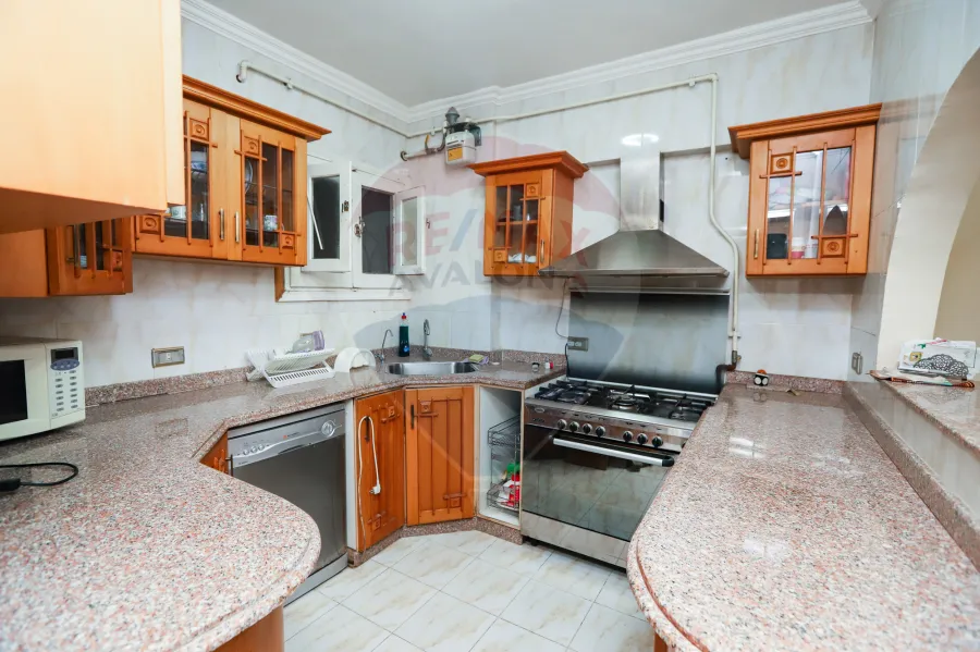 دوبلكس للبيع 170م سابا باشا (رابع نمرةمن البحر)