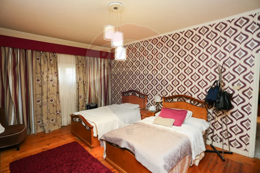 شقة للبيع 200 م زيزينيا ( خطوات من قصر المجوهرات )