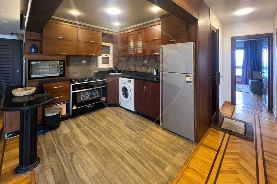 شقة دوبلكس للبيع 120 م جليم (علي البحر مباشرة)