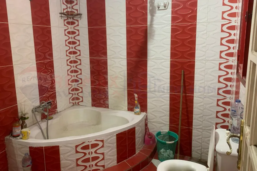 شقة للبيع 106 م سموحة (امام مول زهران)