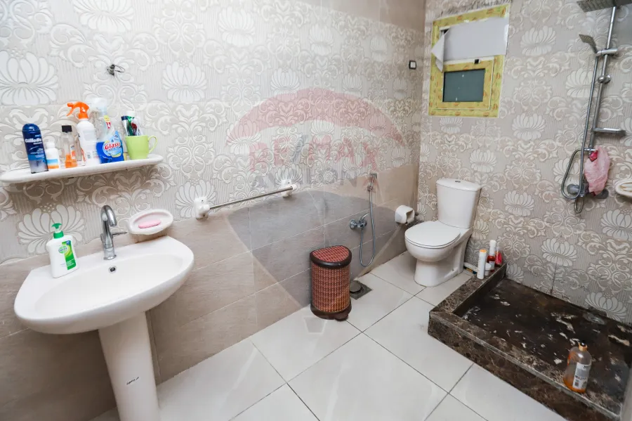 Apartment for sale 160 m Sidi Gaber (Steps from the Sea, Military Hospital)-