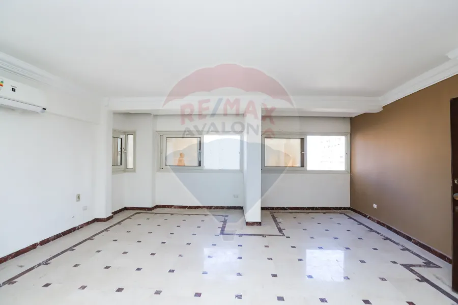 Administrative Unit for rent 185 m Louran (El Eqbal Directly on The Teram)
