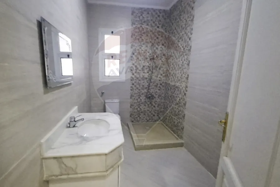 Apartment for rent 250 m Saba Pasha (steps from the sea)