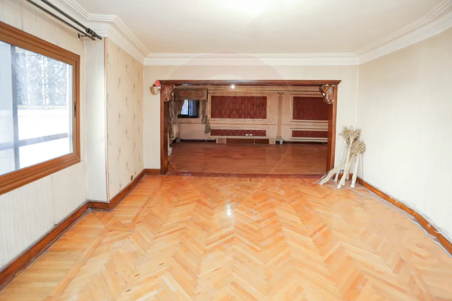 شقة للبيع 285 م لوران (ش عبد السلام عارف)