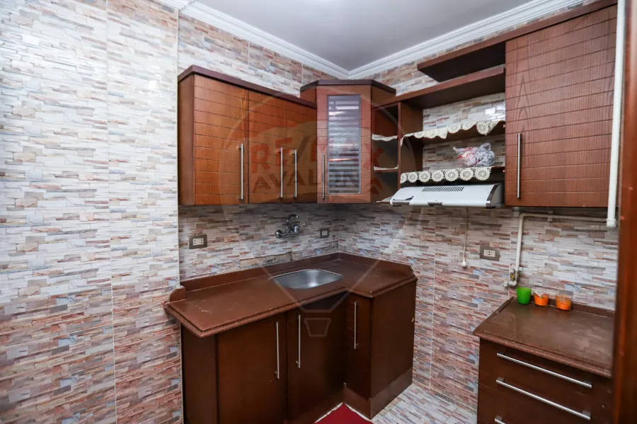 Apartment For Sale 100 m Sidi Gaber ( Steps From el Mosheer St )