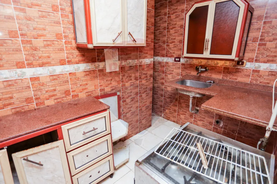 شقه للبيع  100 م  محرم بك ( قناه السويس - خطوات من خدمه اجتماعيه )