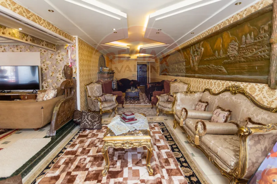 شقة للبيع 330 م سبورتنج (شارع طيبة)