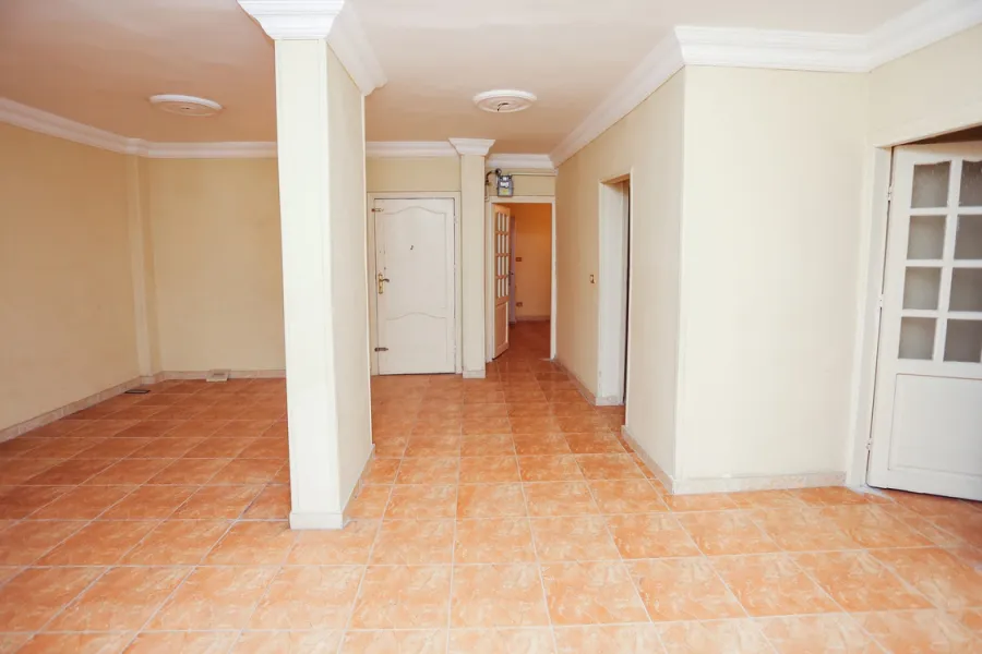 شقة للبيع 118م ميامي (متفرع من ش خالد بن الوليد)