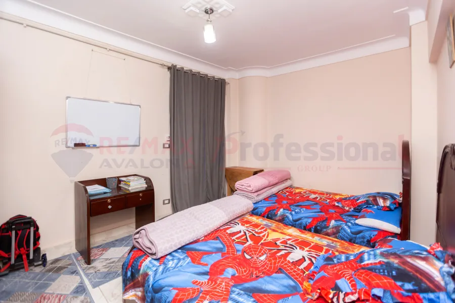 شقة ادارى للبيع  و تصلح سكنى 160 م المندره (على البحر مباشره)