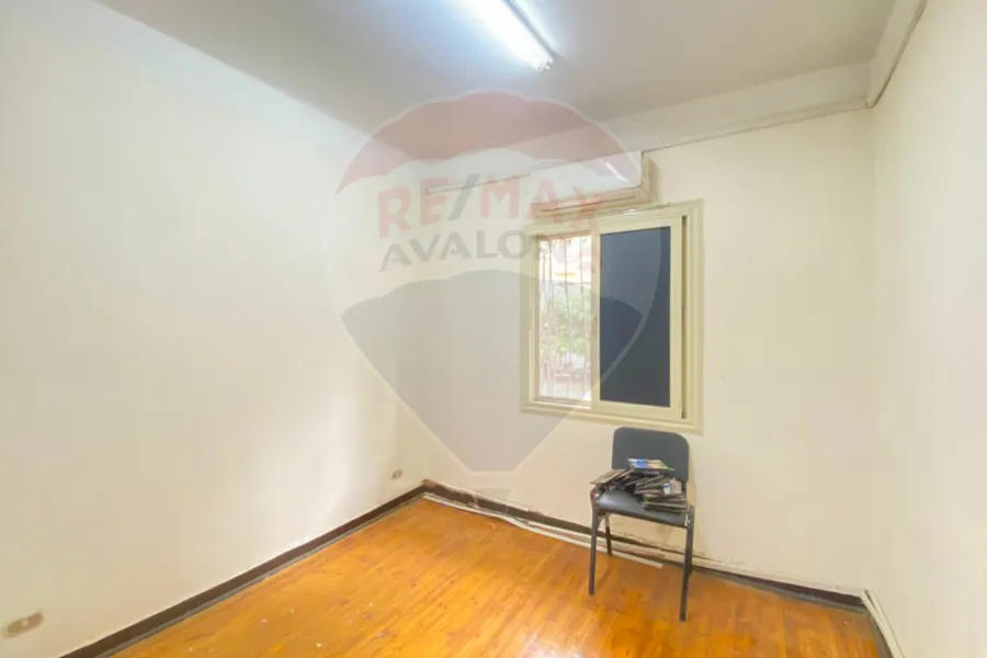 Apartment For Rent 125 m Cleopatra (on the tram directly - suitable for residential or administrative)