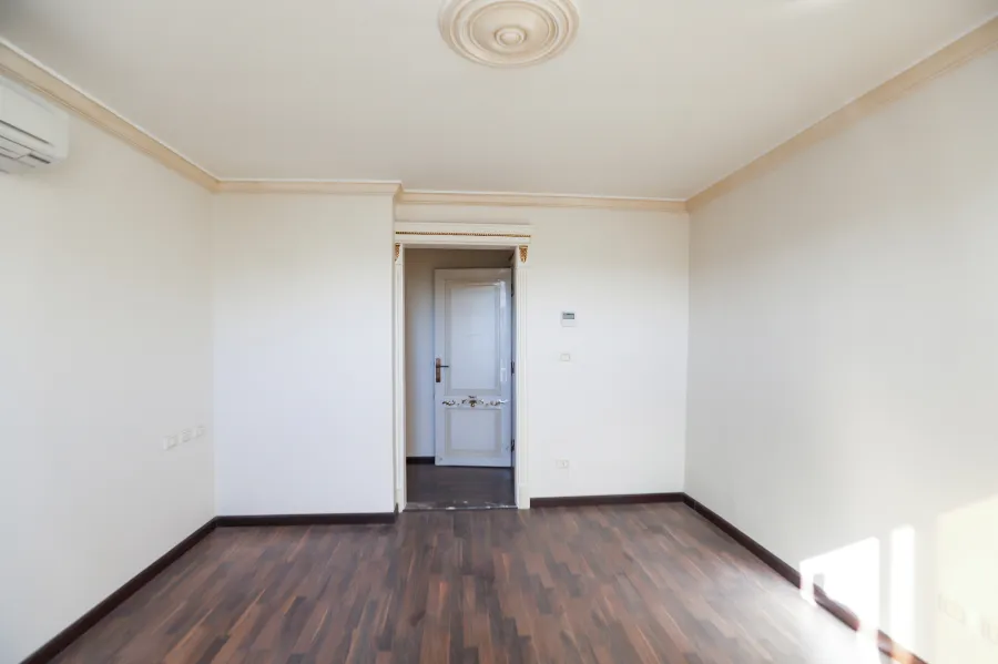 شقة للبيع 297 م الشاطبي (امام حديقة الشلالات)