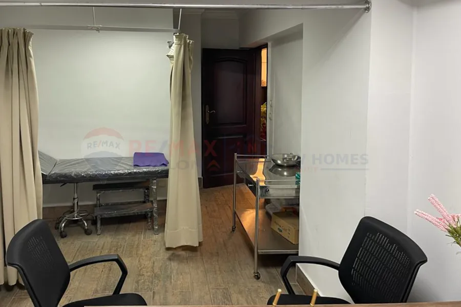 مقر إدارى للبيع 90 م المنشية (خطوات من ميدان المنشية)