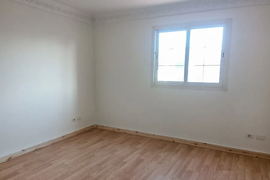 شقة للأيجار 280م سموحة (ش مسجد ناصر)