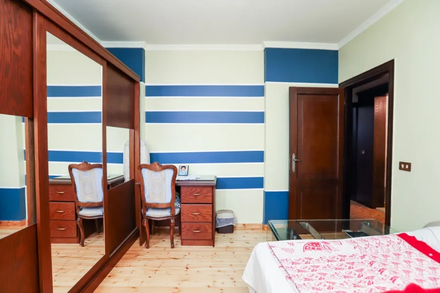 شقة للبيع 136م سموحة (ش فوزى معاذ الرئيسي)