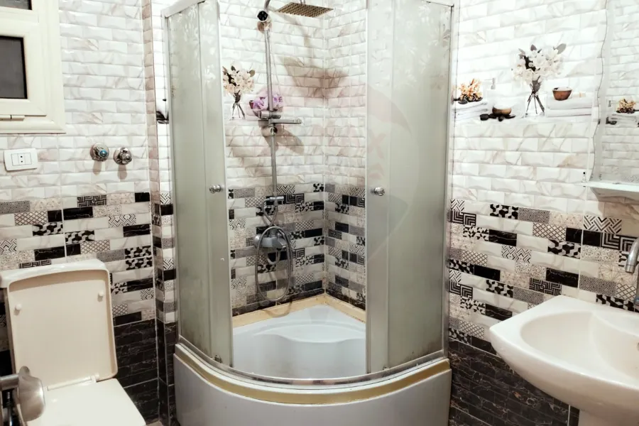 شقة للايجار 150 م سيدي بشر (ش محمد نجيب)