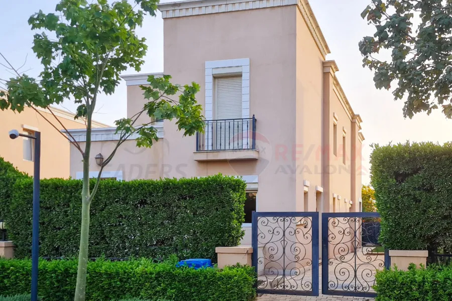 Stand-alone villa for sale 425 m (Mivida - Fifth Settlement)