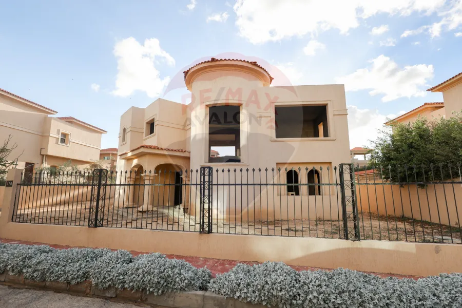 Stand alone villa for sale 840 m King Mariot (Alex West - Antoniades - model V3)