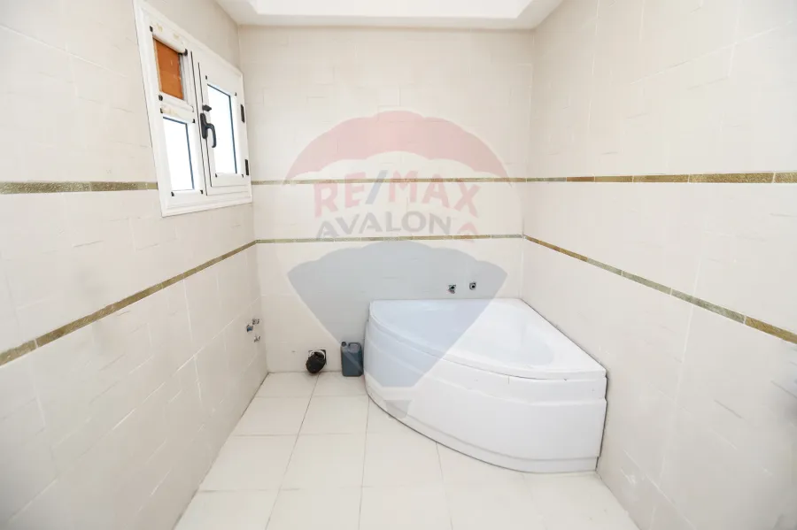 Apartment for sale 190 m Sporting (Steps from Sporting club.)