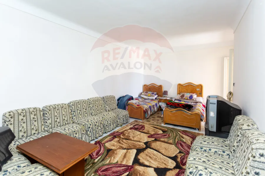 شقة للبيع 195 م  سيدي بشر (ش صالح حمدي)