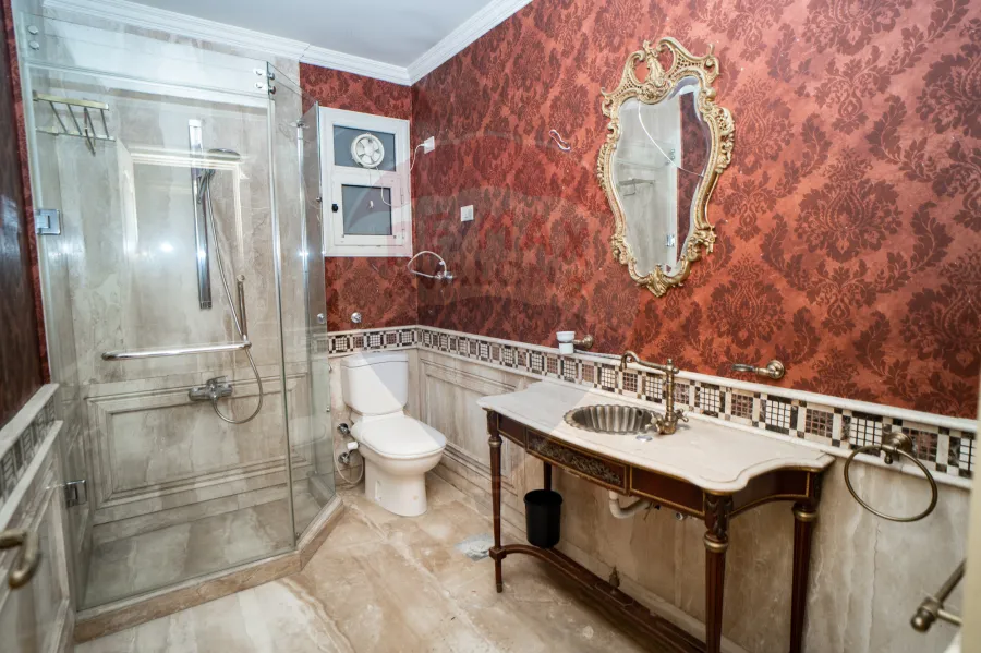 شقة للبيع 636م سموحة (ش البرت الاول - عمارات البارون)